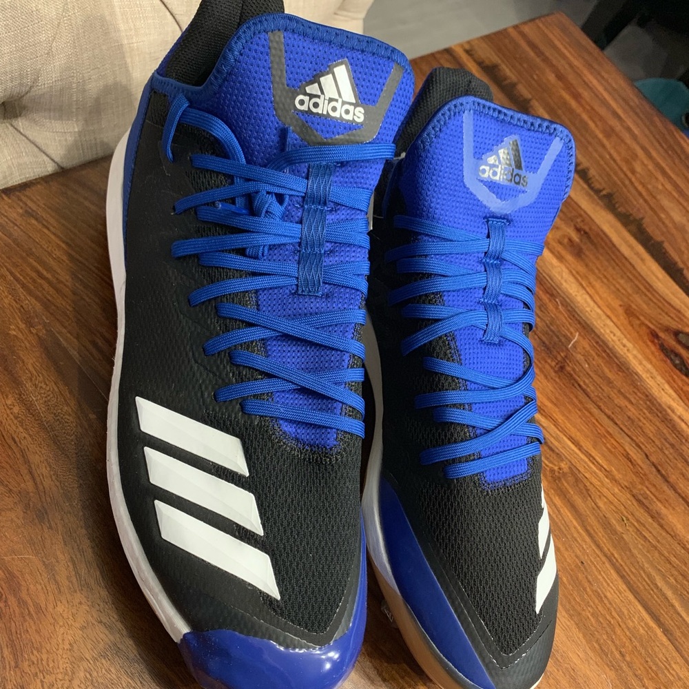 Men’s adidas baseball cleats